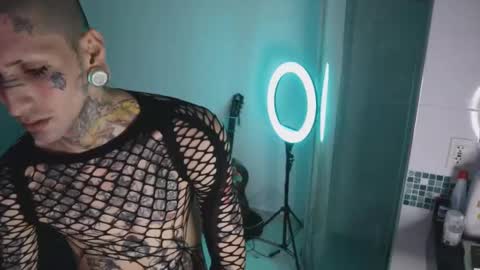 More content   2   online show from October 15, 6:27 am