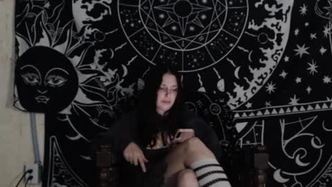 Hayle Woods online show from December 12, 5:52 am