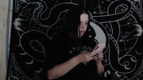 Hayle Woods online show from December 3, 3:04 am