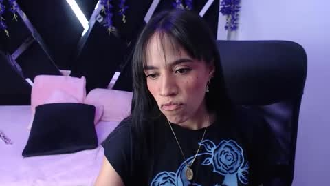 hazel_18_ online show from April 11, 5:39 pm