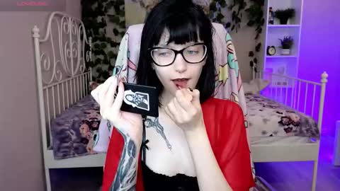 hazeltompson online show from October 14, 8:12 pm