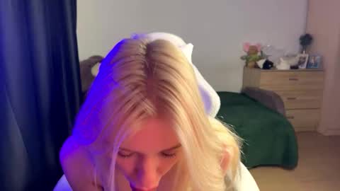 heatandhoney online show from November 16, 2:02 am