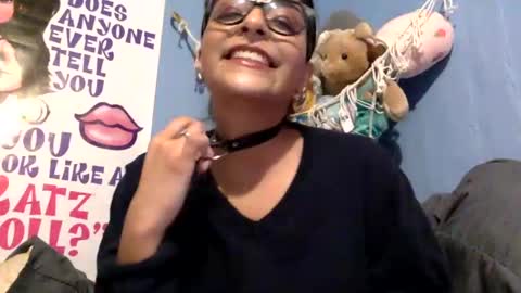 Snapshot of heavensbunny chatting on December 6, 2:51 am heaven the muslim slut online show from December 6, 2:51 am