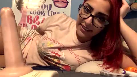 Snapshot of heavensbunny chatting on January 3, 1:16 am heaven the muslim slut online show from January 3, 1:16 am