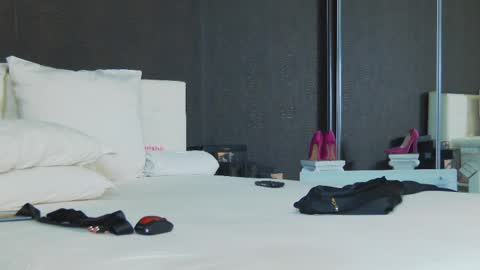 Snapshot of hefner_girl chatting on February 26, 5:46 am Helen online show from February 26, 5:46 am