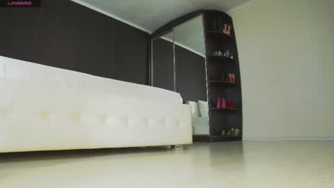 Helen online show from September 30, 4:17 pm