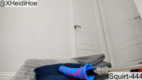 Manyvids    online show from January 8, 7:25 am