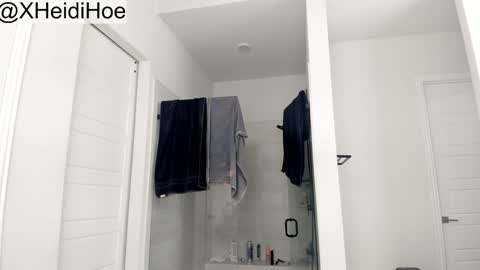 Manyvids    online show from October 9, 4:18 am