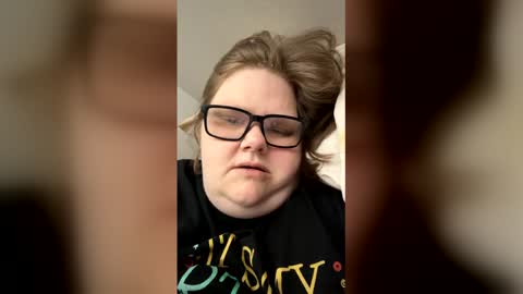 heidimackey2 online show from April 18, 1:29 am