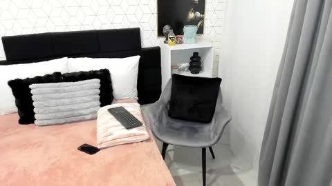 Snapshot of heidixcutie chatting on February 17, 10:51 am Heidi online show from February 17, 10:51 am