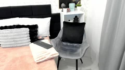 Snapshot of heidixcutie chatting on February 20, 5:01 am Heidi online show from February 20, 5:01 am