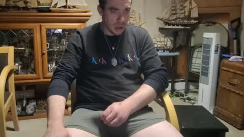 xxScubaStevexx online show from April 9, 9:26 am