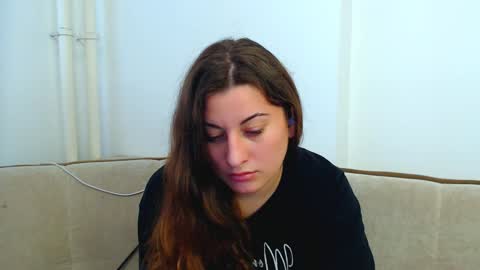 helen_adams_ online show from December 13, 10:30 am