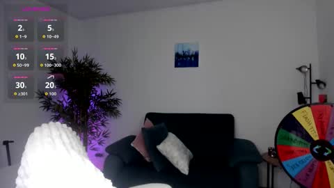 helen_miller online show from October 18, 12:37 am