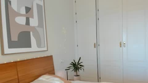 helena_hills online show from October 3, 12:46 pm