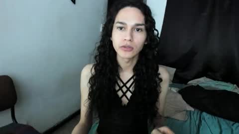 helena_spellman online show from November 11, 9:33 am