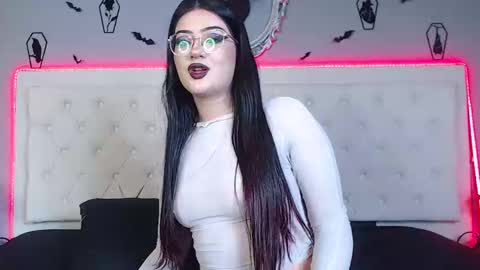 helenamorningstar online show from December 12, 4:26 am