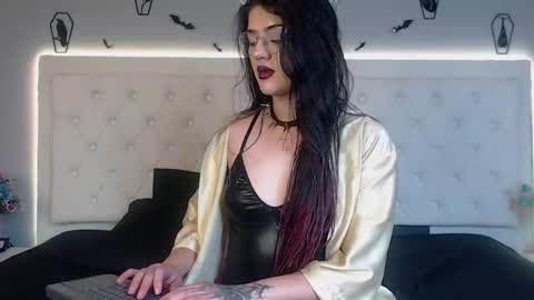helenamorningstar online show from January 10, 4:33 am