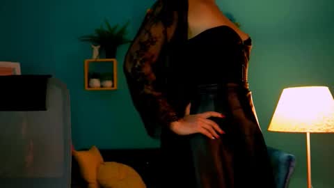 Snapshot of helenbeler chatting on September 12, 1:35 pm helenbeler online show from September 12, 1:35 pm