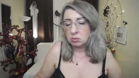 helenenigma online show from October 11, 6:33 pm