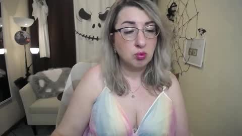 helenenigma online show from October 26, 7:35 pm