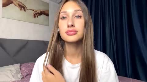 Chloe online show from October 2, 12:48 pm