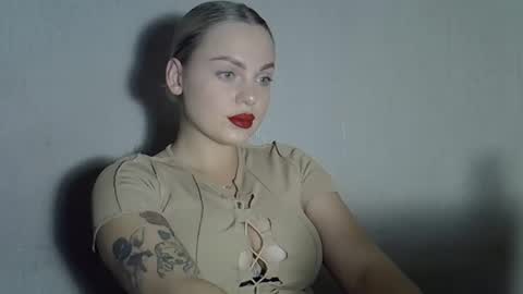 helga_now online show from October 4, 8:06 pm