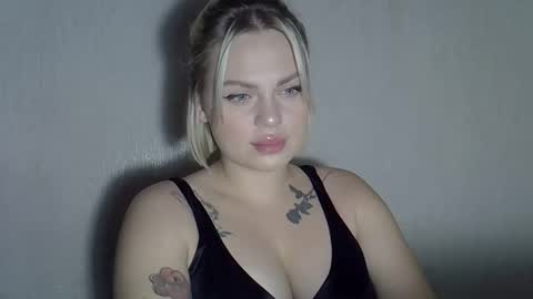 helga_now online show from October 16, 9:24 pm