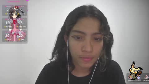 Snapshot of helia_n_amy chatting on February 5, 6:13 am Helia Transfem and Amy online show from February 5, 6:13 am