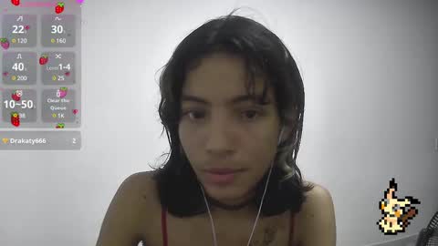 Snapshot of helia_n_amy chatting on February 13, 11:06 am Helia Transfem and Amy online show from February 13, 11:06 am