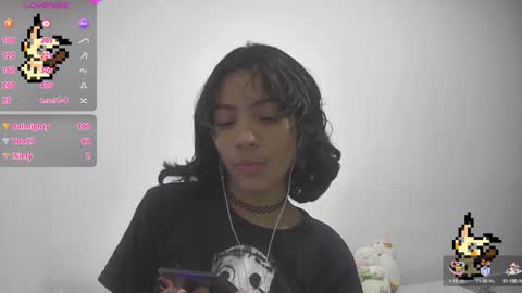 Snapshot of helia_n_amy chatting on January 25, 6:23 am Helia Transfem and Amy online show from January 25, 6:23 am