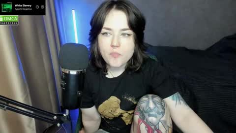 Red online show from December 19, 8:48 pm