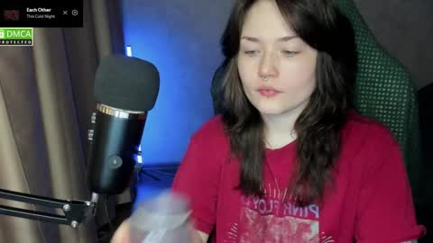 Red online show from April 10, 9:08 pm