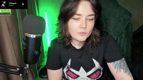 Red online show from April 27, 7:33 pm