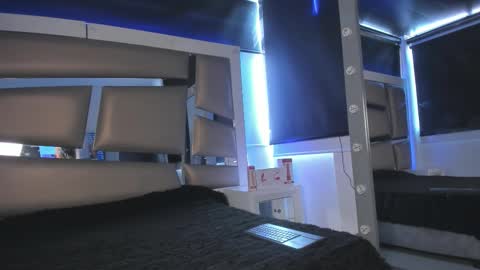 hellen__smith_ online show from November 8, 1:25 pm