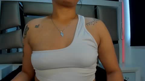 hellen__smith_ online show from November 18, 1:14 pm