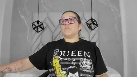 Snapshot of hellen_tirey chatting on September 22, 2:43 pm HELLEN online show from September 22, 2:43 pm