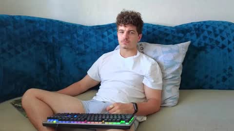 Snapshot of hellish_sugar chatting on September 12, 7:32 am Remy online show from September 12, 7:32 am