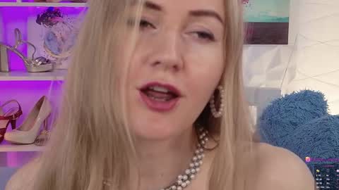 Alisia  Monday to Friday from 10 am to 4 pm GMT 2 online show from February 5, 11:12 am