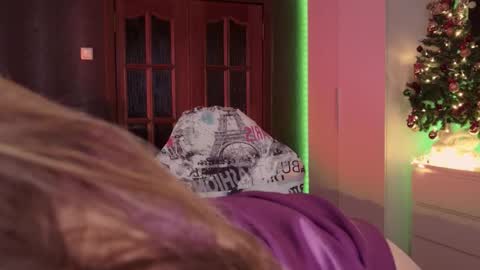 Alisia  Monday to Friday from 10 am to 4 pm GMT 2 online show from December 19, 9:05 am