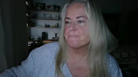 Hunnys Hive online show from March 5, 8:53 pm