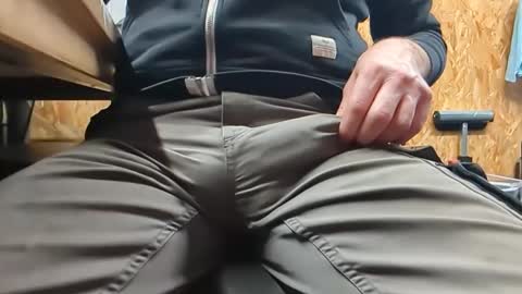 henkietien online show from April 21, 5:42 pm