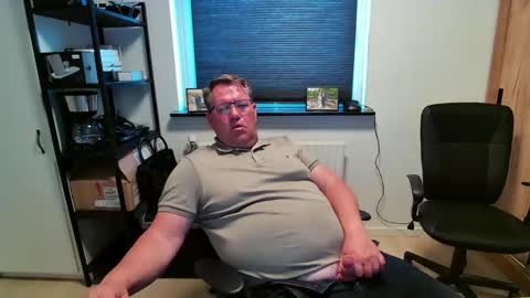 henrikrp1971 online show from May 6, 4:57 pm