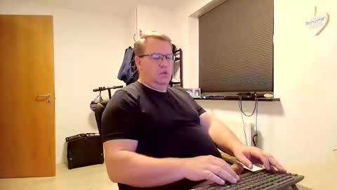 henrikrp1971 online show from October 18, 8:02 pm