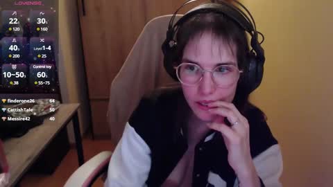 HeraLuna  online show from December 14, 4:01 am