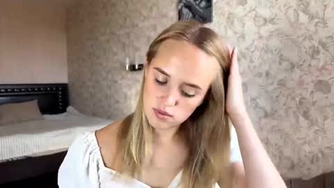 Sylvia online show from September 22, 8:07 am