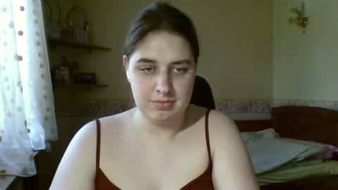 hess_luna_ online show from March 26, 10:09 am