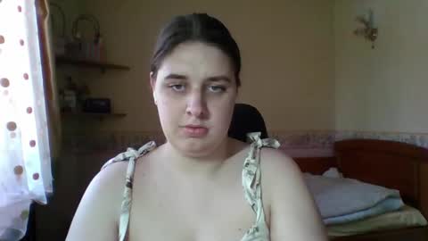 hess_luna_ online show from March 24, 9:48 am