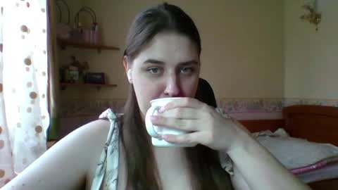 hess_luna_ online show from April 2, 9:16 am