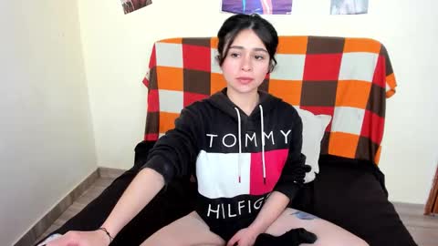 hesttia_ online show from October 8, 9:21 pm